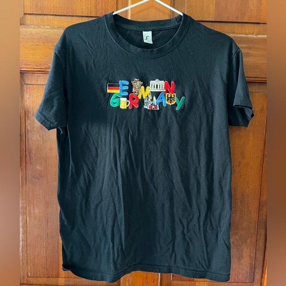 Germany Souvenir T-Shirt Small Black Embroidered Landmarks Graphic Tee Travel - Picture 4 of 5